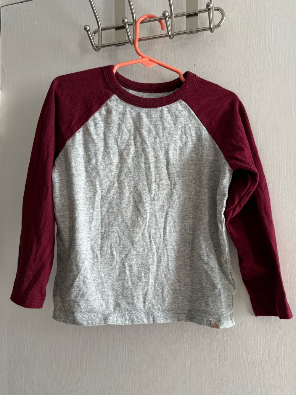 GAP Long-Sleeve 100% Cotton Raglan Tee in Gray and Burgundy Size 4